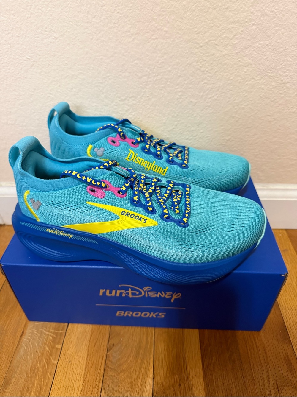 Brooks Adrenaline GTS 25 Disney Blue Running Shoes - Picture 2 of 8